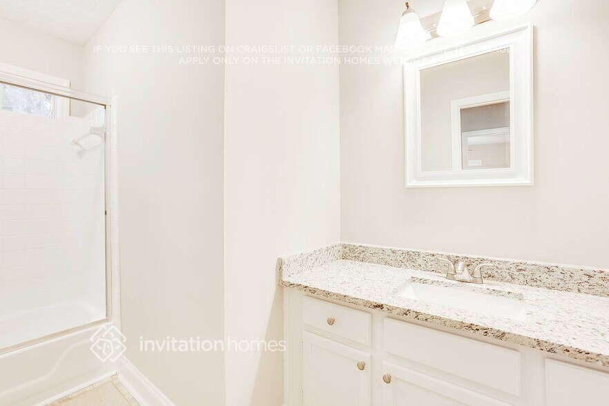 Building Photo - 695 Shore Pl