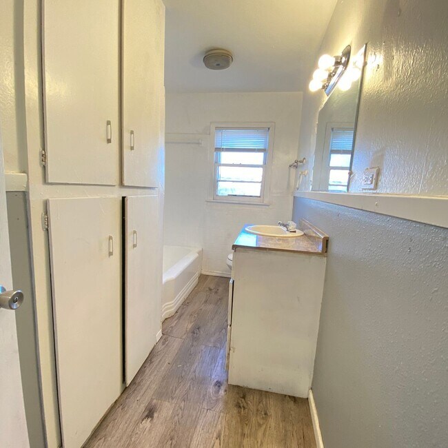 Building Photo - $0 First Month's Rent / $0 Deposit at Move-in