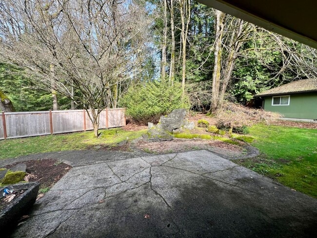 Building Photo - West Olympia Tri-Level Home