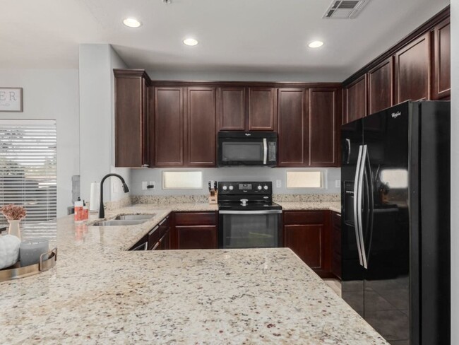 Building Photo - Premium 3 bed, 2.5 bath end condo in East ...