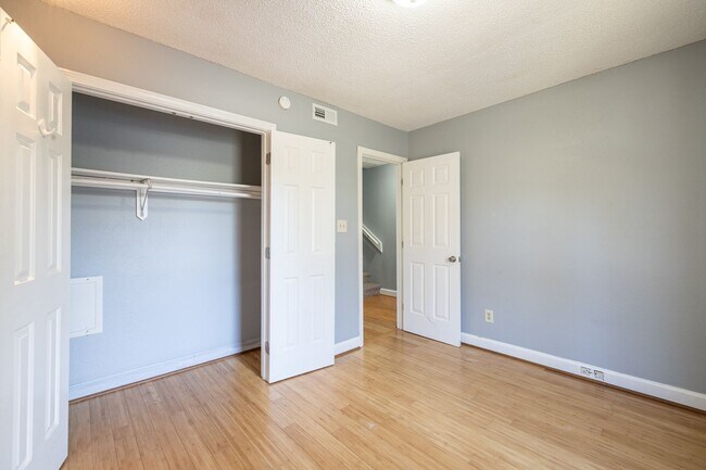 Building Photo - 219 Patane