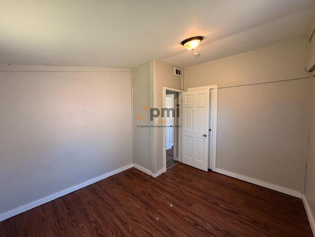 Building Photo - 416 Van Buren Ave