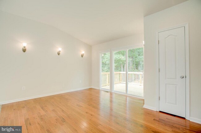 Building Photo - Sought After Aquia Harbour