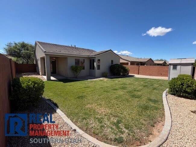Building Photo - Beautiful Coral Canyon Home