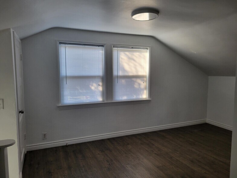 Building Photo - 1274 N Hamilton Blvd