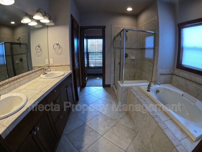 Building Photo - 1032 Hessen Dr