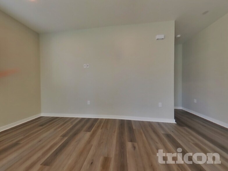 Building Photo - 1734 Lorraine Dr