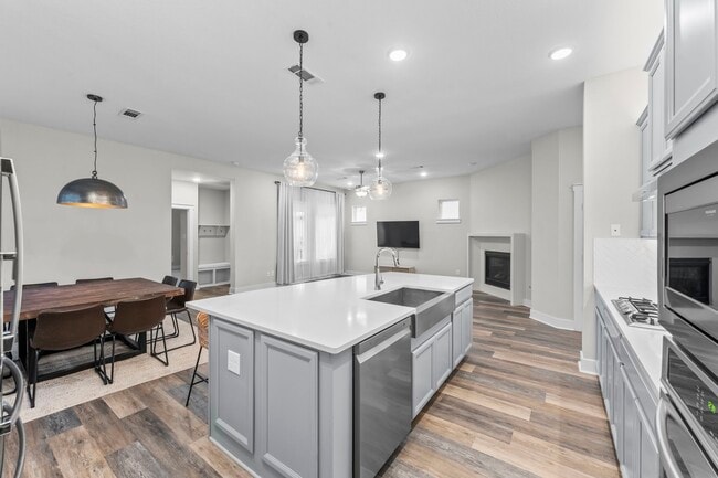 Building Photo - 218 Thistle Dr