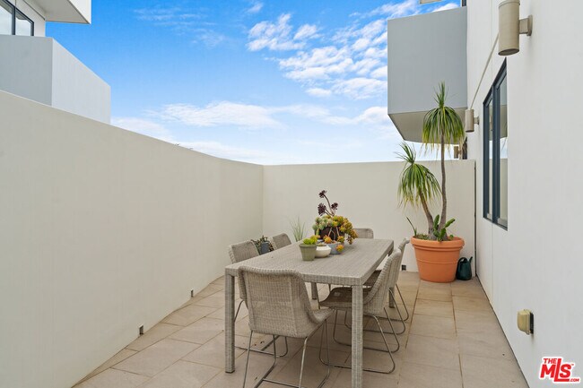 Building Photo - 22065 Pacific Coast Hwy