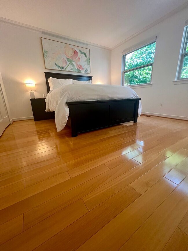 Building Photo - Luxurious 3-Bedroom Townhome in Fairmount!...