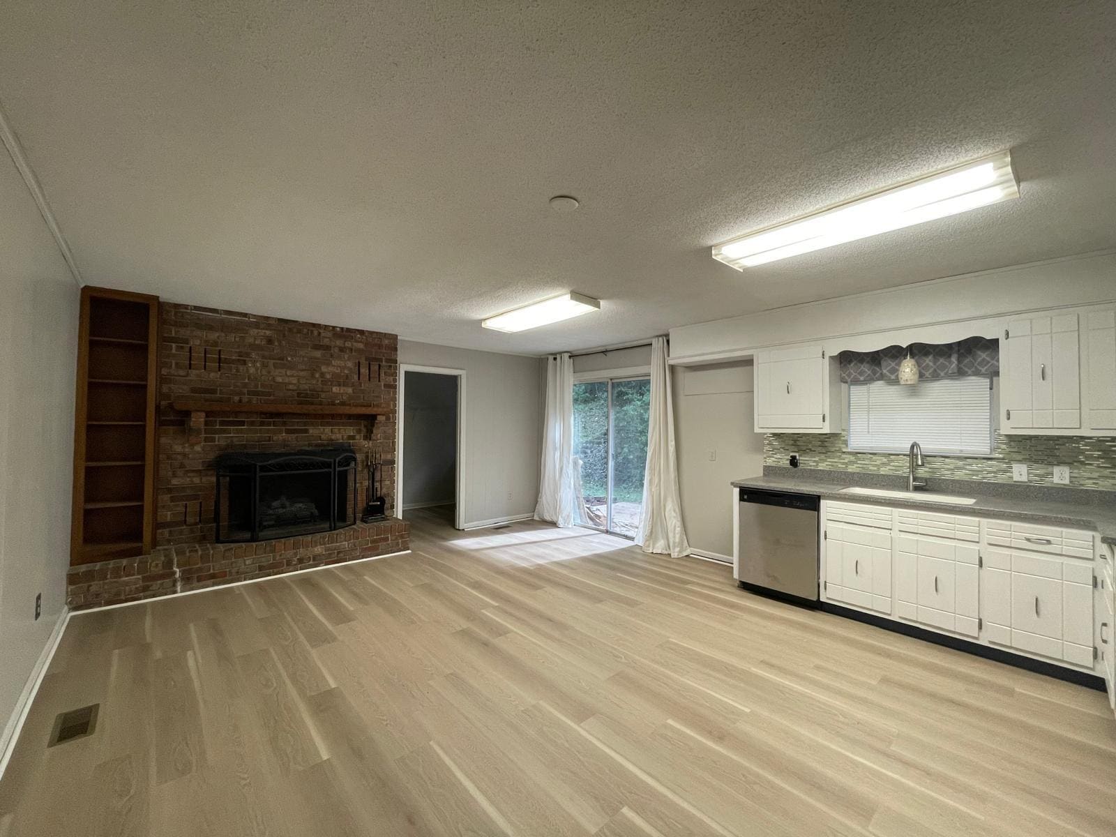 Kitchen / Dining (pictures don't show renovations being made) - 1936 Ashmore Ave