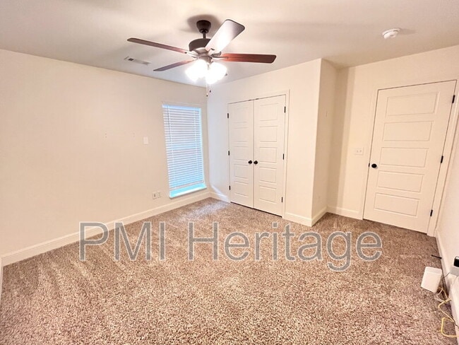 Building Photo - 6002 NW Meade St