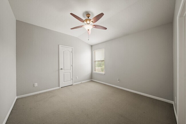 Building Photo - 25959 Ravenside Dr