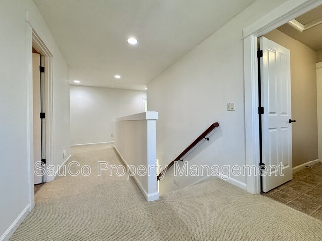 Building Photo - 7182 NE Rockridge Pl