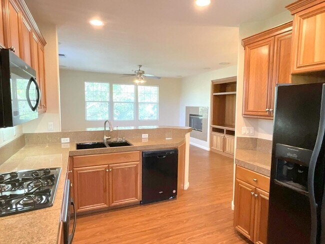 Building Photo - 915 Joree Ln
