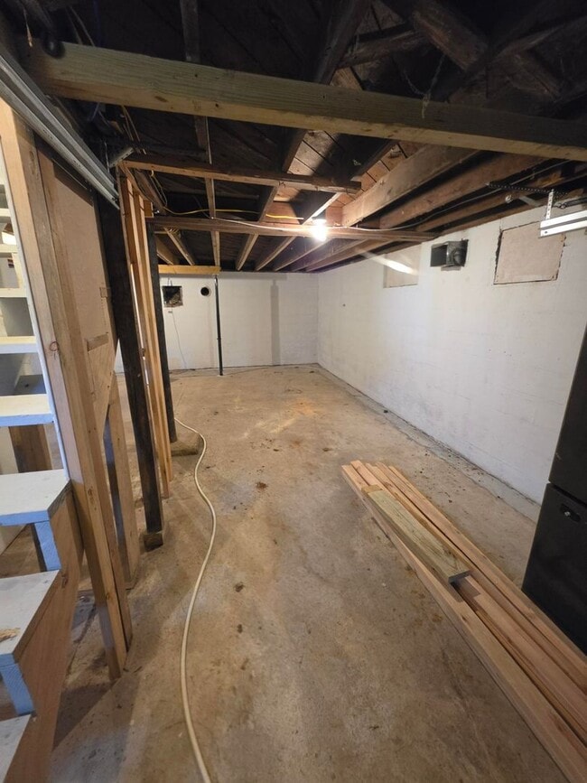 Building Photo - 3 bedrooms 2 bath