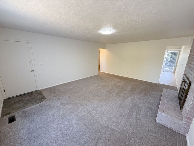 Building Photo - 1721-1723 Dawn