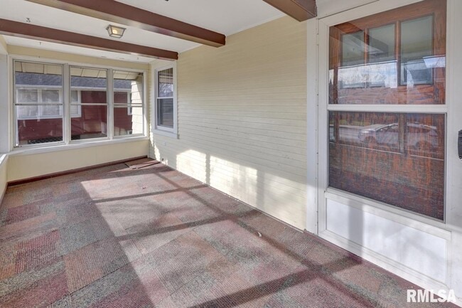 Building Photo - 2601 W Kenwood Ave