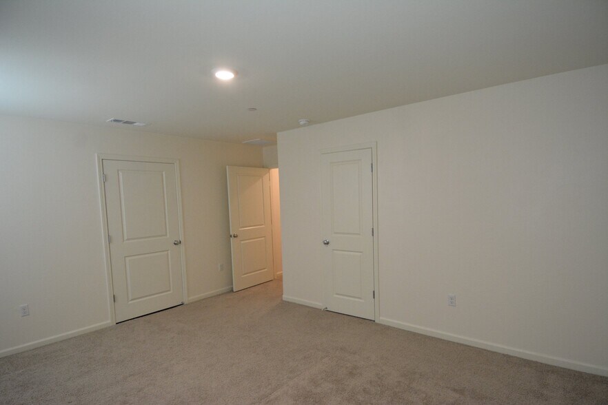 Building Photo - 8911 Tristania Pl