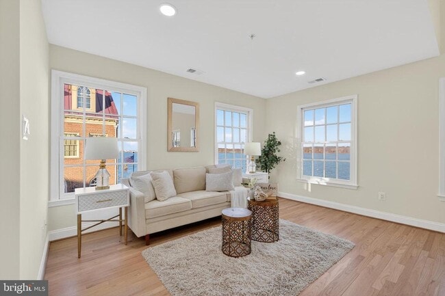 Building Photo - 700 Kahn Pl