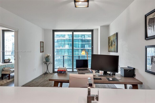 Building Photo - 801 S Miami Ave