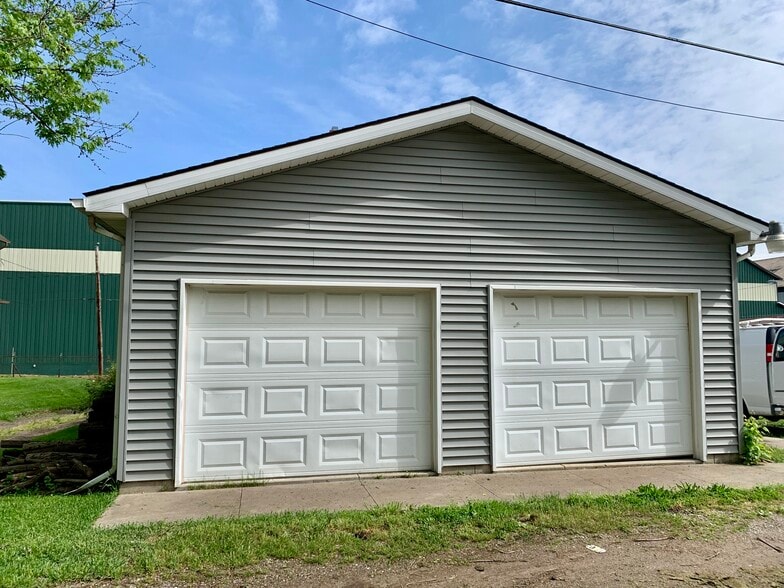 Building Photo - 1329 Auld St