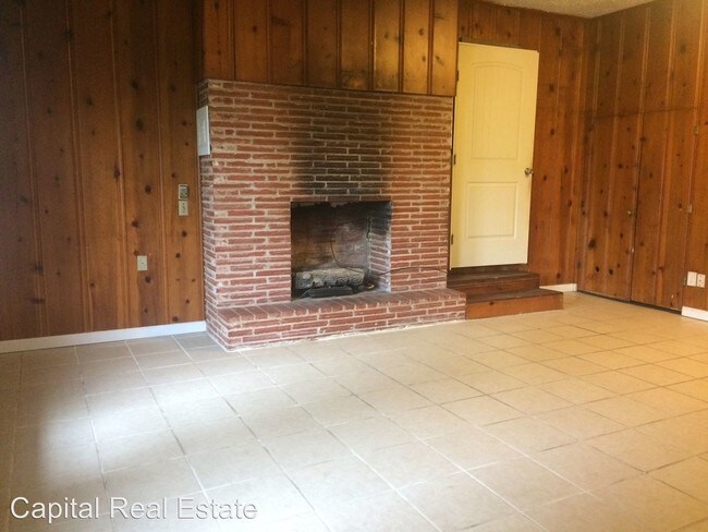 Building Photo - 3 br, 1.5 bath House - 116 W. Steed Dr.