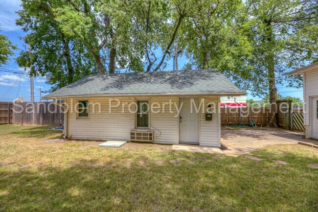 Building Photo - For Lease | TU | 5 Bed + 3 Bath | $2500 Rent