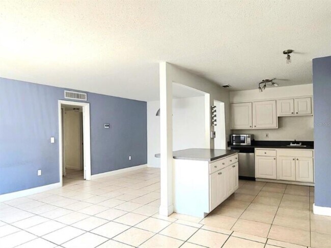 Building Photo - 496 Banyon Tree Cir