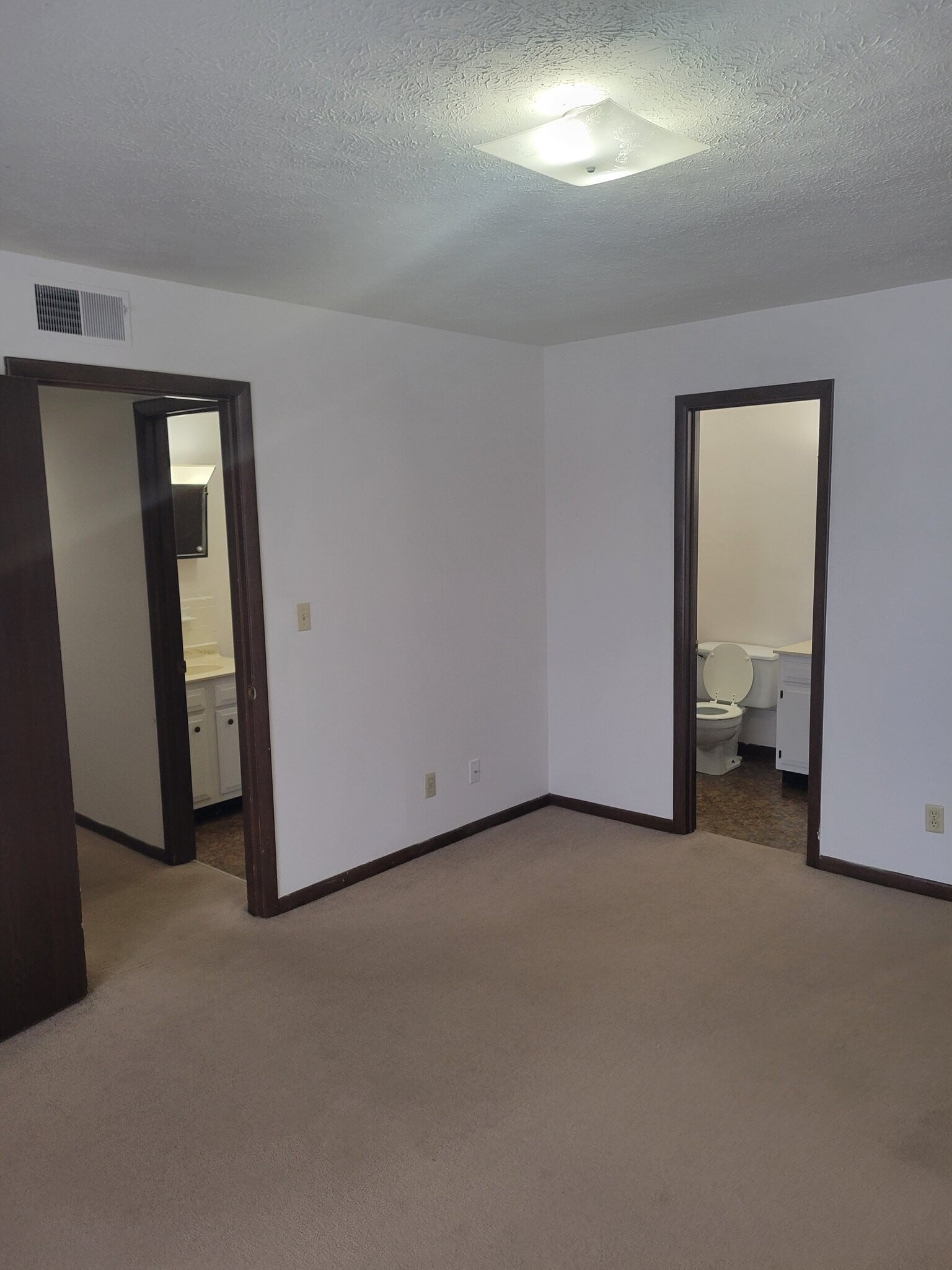 Building Photo - 500 Oxcart Rd