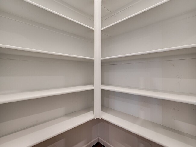 Building Photo - 4 Bedroom + Yukon Schools