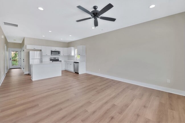 Building Photo - 359 Turnpike Rd