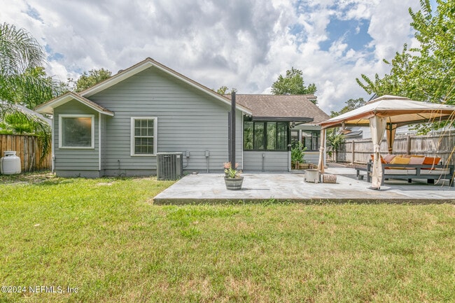 Building Photo - 8621 Goodbys Trace Dr