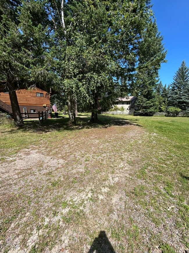 Building Photo - 1600 Lake Blaine Rd