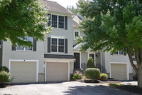 Building Photo - 204 Banyan Cir Dr