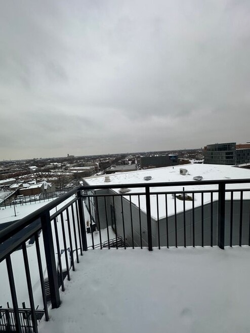 Building Photo - 1025 W Addison St