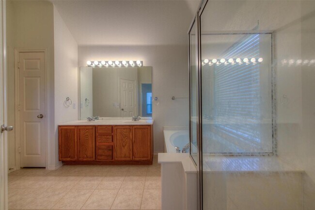 Building Photo - 1632 Belvedere Pl