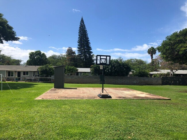 Building Photo - 3 Bed 1 Bath Unfurnished house in the Heart of Kihei - 1 year minimum available long term.