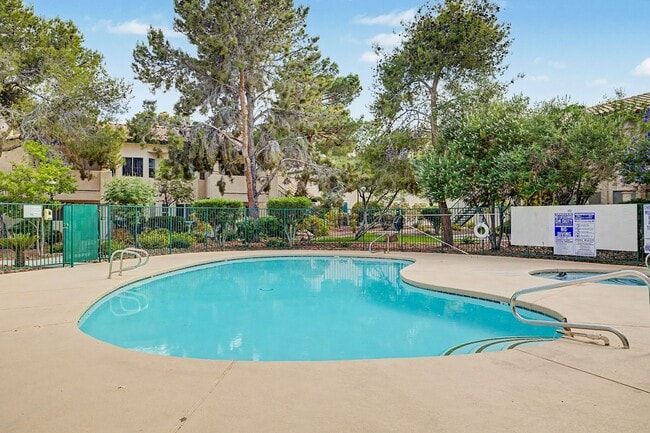 Building Photo - 2 Bedroom Condo just off Summerlin Pkwy w/ views of pool