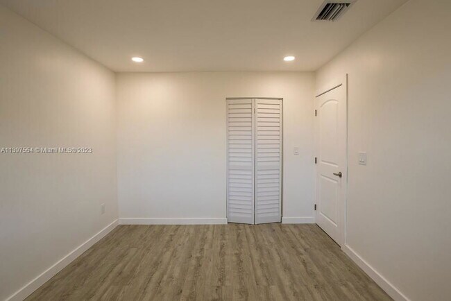 Building Photo - Hope Street, Hollywood, FL 33024 - 4 BR 2 ...