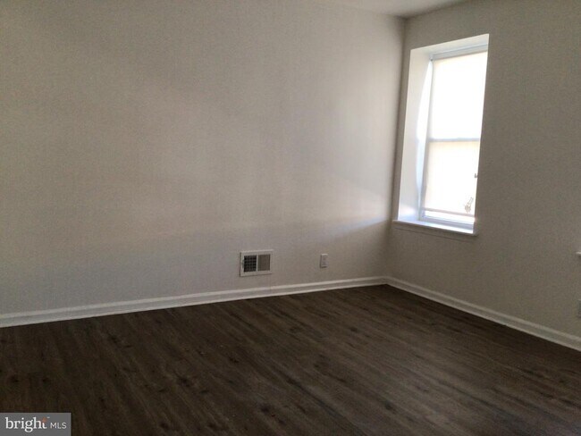 Building Photo - 1715 W Lexington St