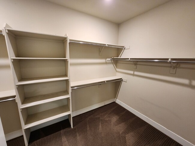 Building Photo - 4549 Maple Crest St