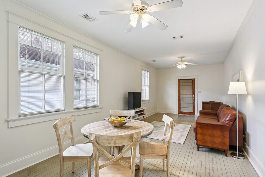 Building Photo - 2433 Palmer Ave