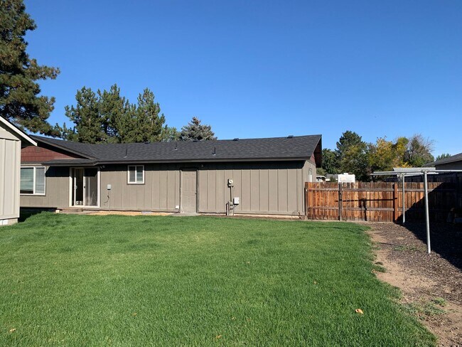 Building Photo - 54- 12th, Poplar