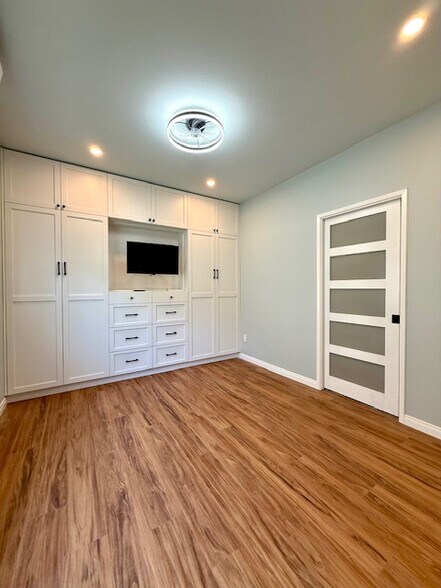 Building Photo - 6719 Rudnick Ave