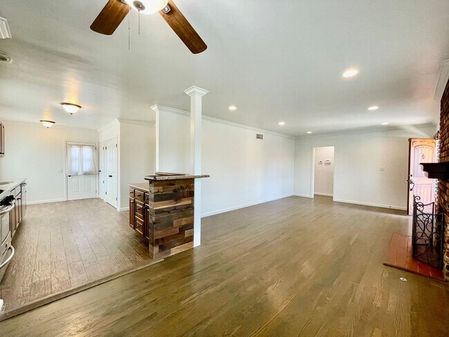 Building Photo - Stunning 4 Bedroom 3 Bath Single Story Home in Glendora!