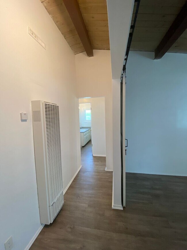 Building Photo - 2 Bedroom/1 Bathroom - Isla Vista