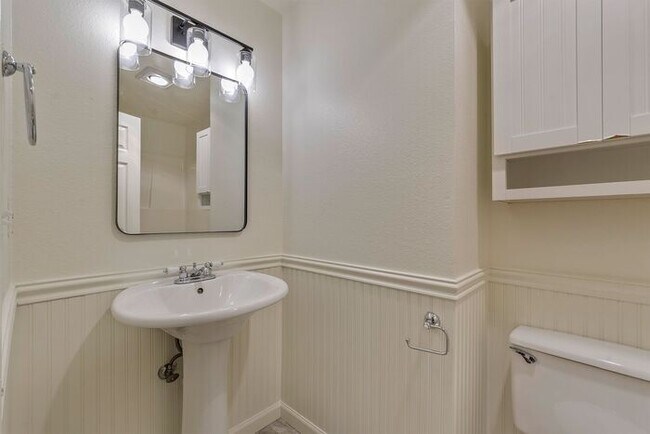 Building Photo - Freshly Updated 3-Bedroom Home with Fenced Backyard in Forest Grove!