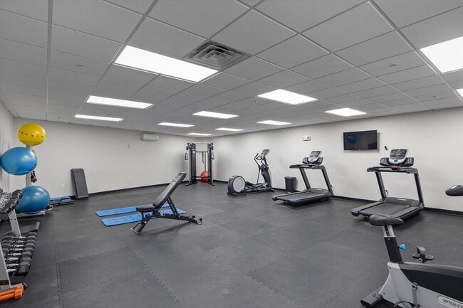 Building Photo - 240 Salem St