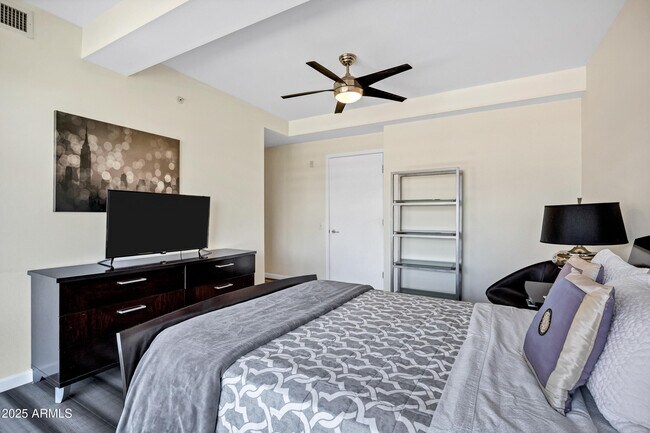 Building Photo - 7141 E Rancho Vista Dr